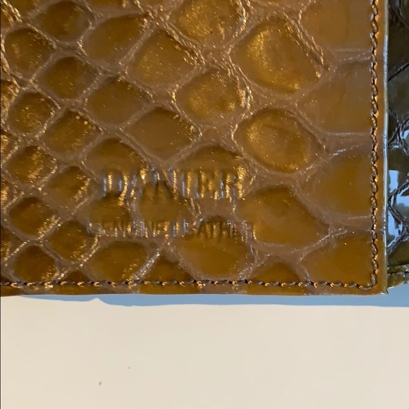 Vintage Danier Leather Alligator Metallic Wallet - Picture 5 of 6